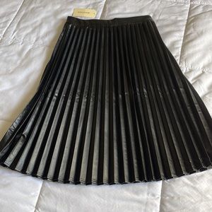 Skert leather . New tags, black color , size M